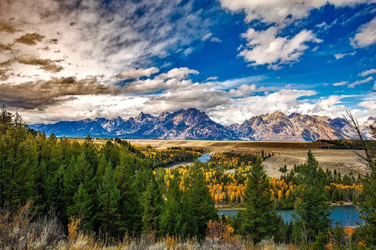 Wyoming's Top 10 Hiking Trails: Exploring the Cowboy State's Rugged Beauty - Wild Wisp Apparel